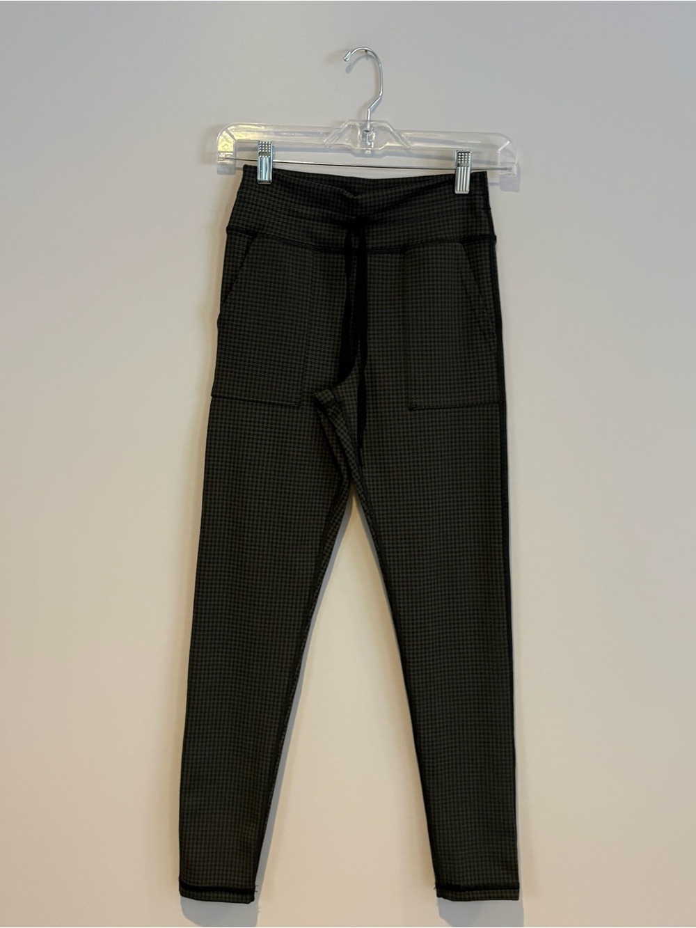 Aerie Black and Olive Houndstooth Drawstring High Waist Leggings Size M